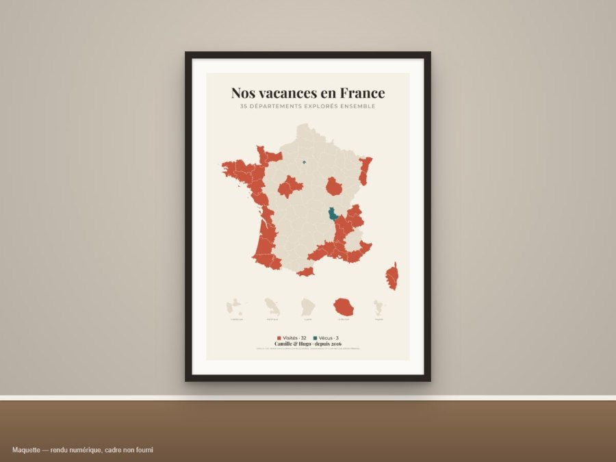 Affiche « Nos vacances en France » au format A3, 35 départements coloriés en terracotta, encadrée au mur